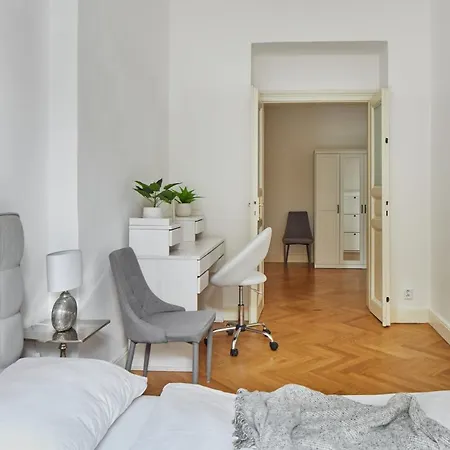 Deluxe Apartment In Lesser Town Apartament Praga