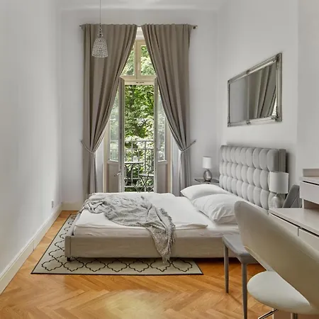Deluxe Apartment In Lesser Town Praga